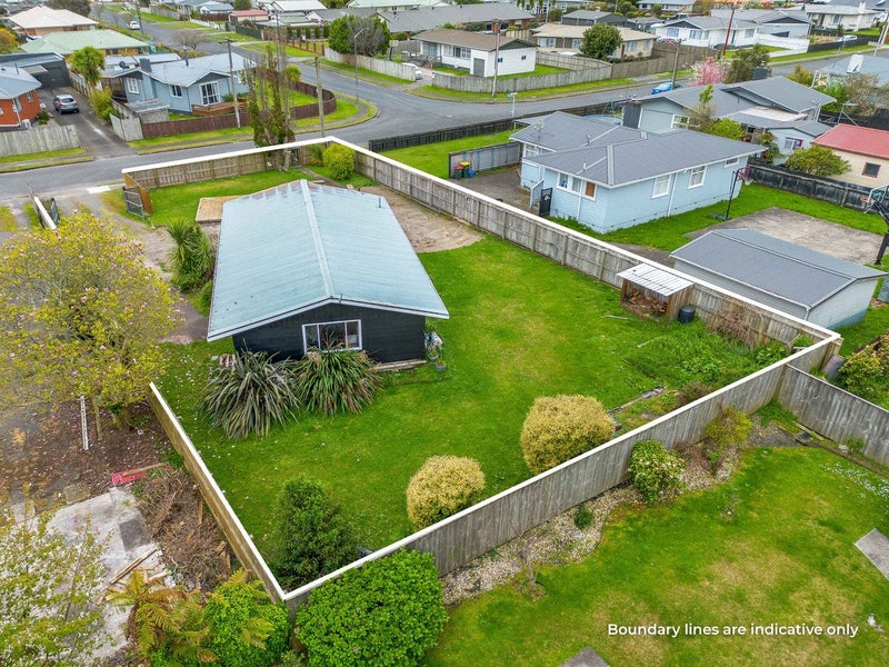22 Fenruss Street, Fairy Springs, Rotorua - Carousel 1