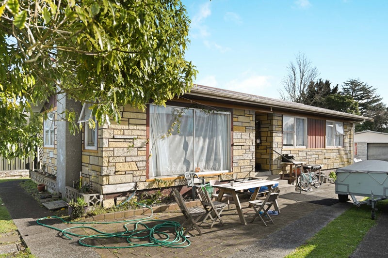 38 Forth Crescent, Glenview, Hamilton - Carousel 1