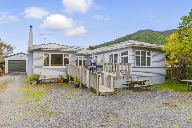 31 Elizabeth Street, Waikanae - Carousel 2