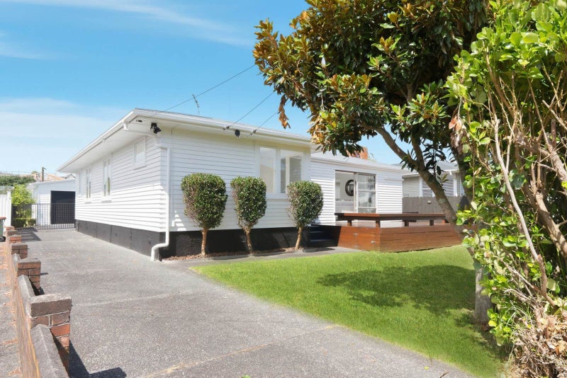 9 Meredith Street, Blockhouse Bay, Auckland - Carousel 1