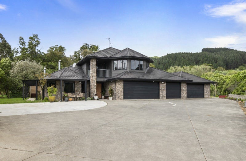 402 Turitea Road, Turitea, Palmerston North - Carousel 29