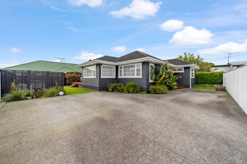 4 Golders Road, Elderslea, Upper Hutt - Carousel 1