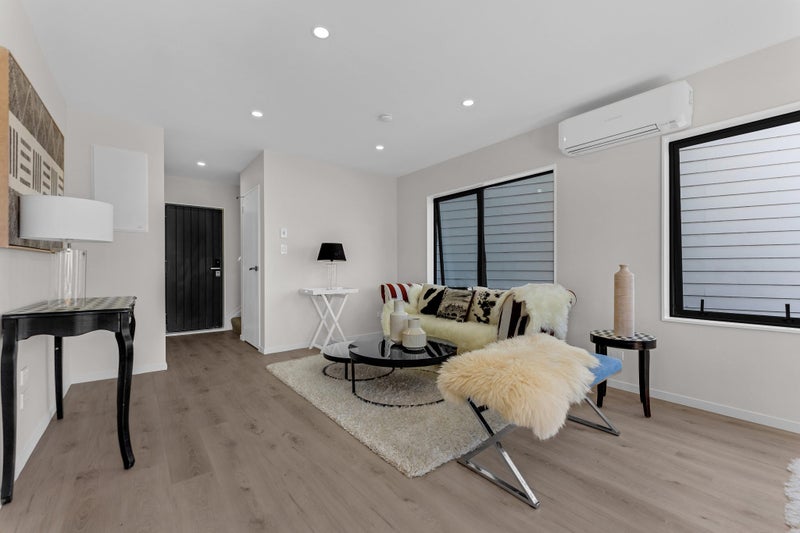 4 Convair Crescent, Mangere, Auckland - Carousel 2