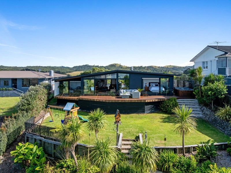 10 Hillcrest Road, Hatfields Beach, Orewa - Carousel 1
