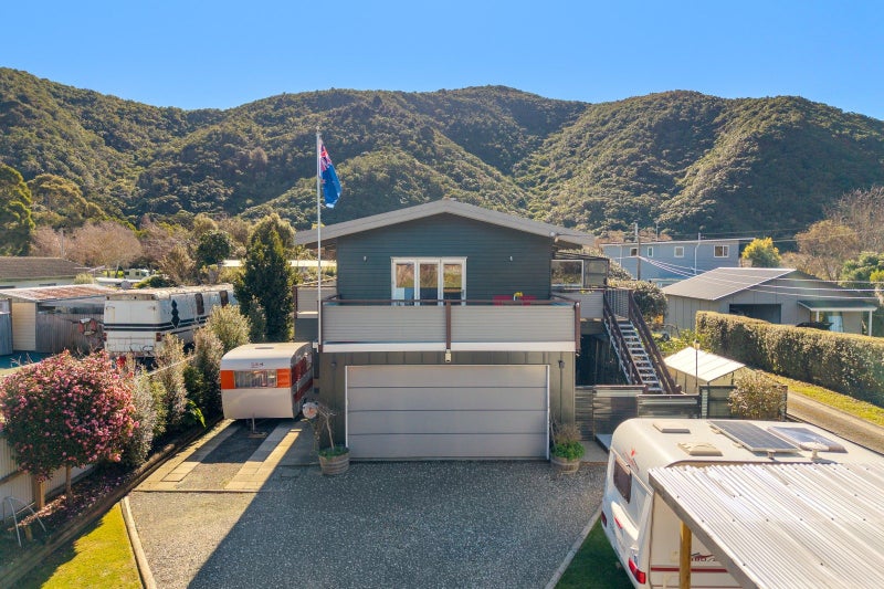 14 Beach Road, Waikawa, Picton - Carousel 26