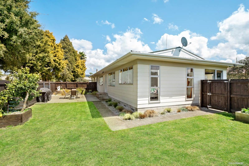 1/14 Border Road, Henderson, Auckland - Carousel 1