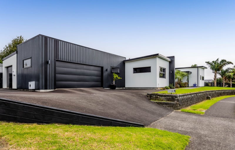 23 Links Drive, Waiwhakaiho, New Plymouth - Carousel 1