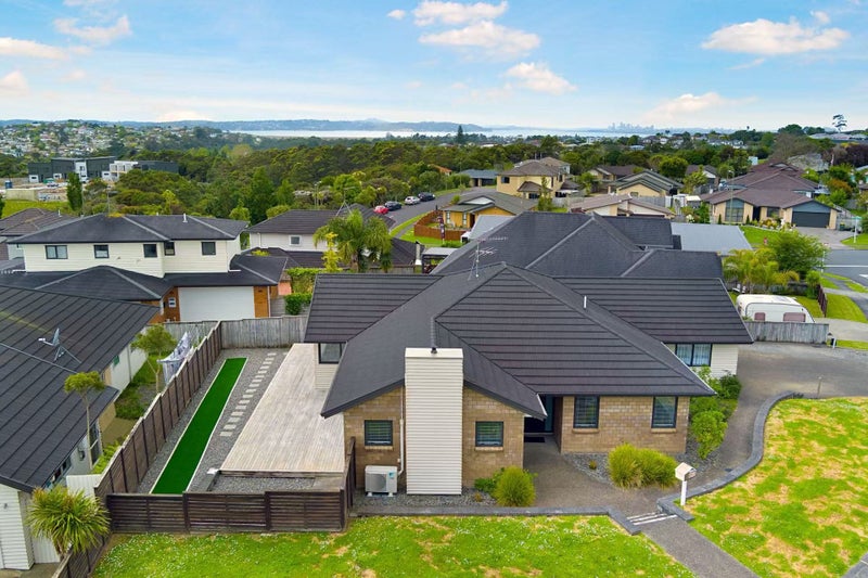 5 McWhirters Farm Lane, Massey, Auckland - Carousel 2