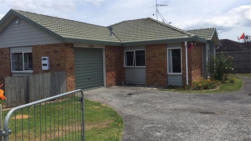 33 Bernina Place, Weymouth, Auckland - Carousel 1