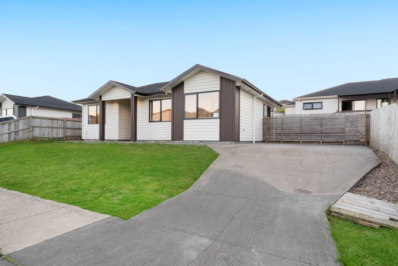 12 William Calvert Drive, Swanson, Auckland - Carousel 1