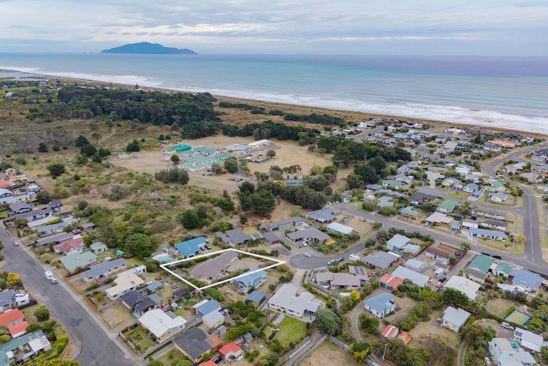 11 Byron Brown Place, Otaki Beach, Otaki - Carousel 2