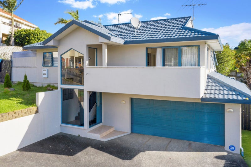 16 De Havilland Drive, Goodwood Heights, Auckland - Carousel 1