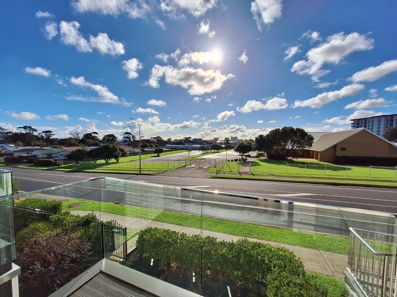 2/8 Kerrs Road, Wiri, Auckland - Carousel 8