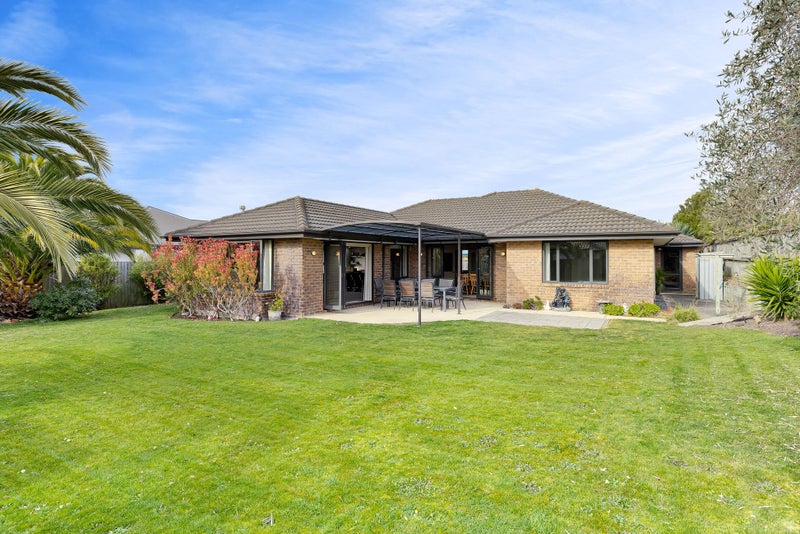 18 Sandalwood Place, Waimairi Beach, Christchurch - Carousel 1