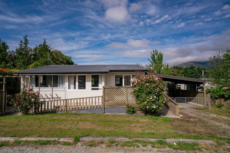 4 Kent Street, Arrowtown, Arrowtown - Carousel 1