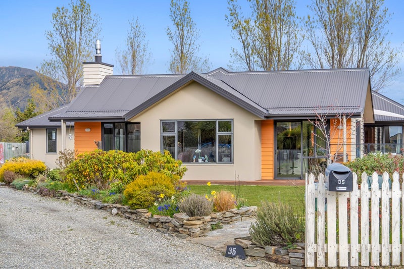 35 Charles Court, Lake Hawea, Wanaka - Carousel 1