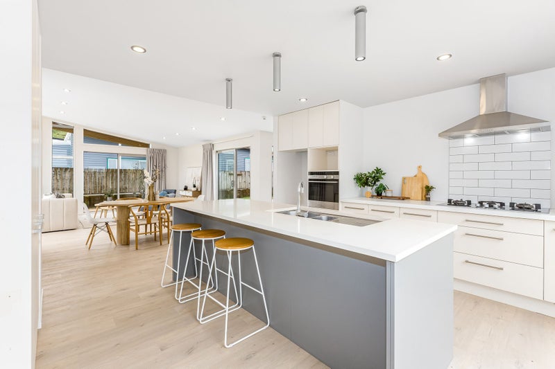 14 Tea Tree Lane, Woodridge, Wellington - Carousel 2