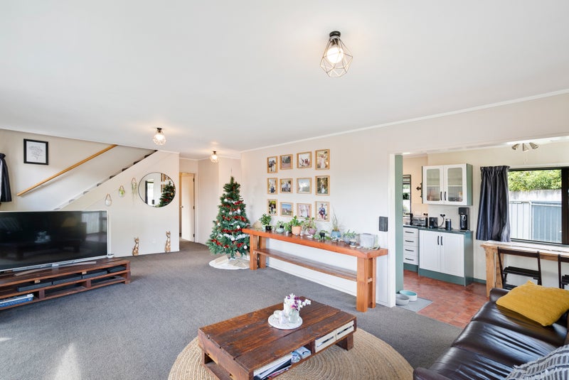 56 Lakeside Drive, Pahurehure, Papakura - Carousel 2