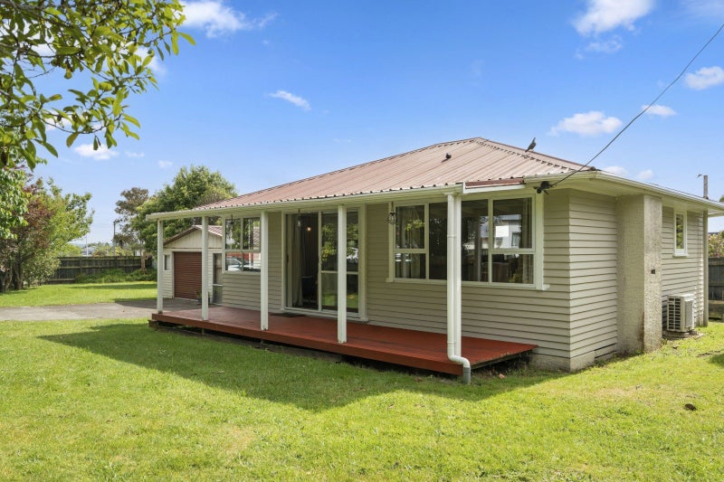 1 McIntyre Avenue, Whakarewarewa, Rotorua - Carousel 1