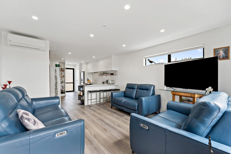 18D Victoria Street, Pukekohe - Carousel 2