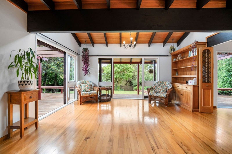 201 Glamorgan Drive, Torbay, Auckland - Carousel 2