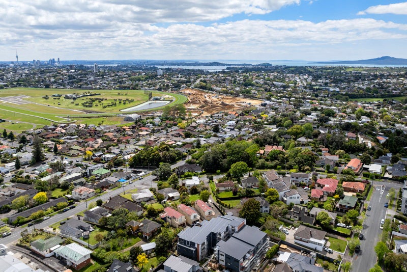 1/6 Pukerangi Crescent, Ellerslie, Auckland - Carousel 5