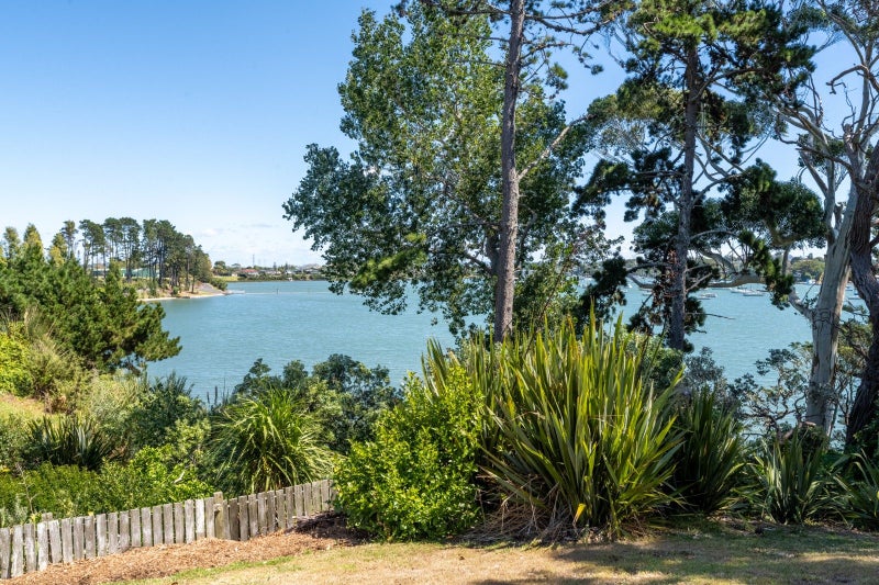 71 Fisher Parade, Sunnyhills, Auckland - Carousel 2