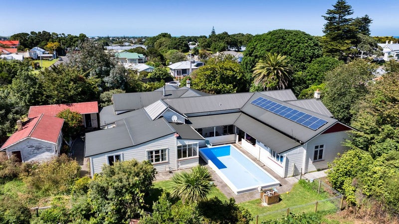 8 Hadfield Street, Patea - Carousel 1