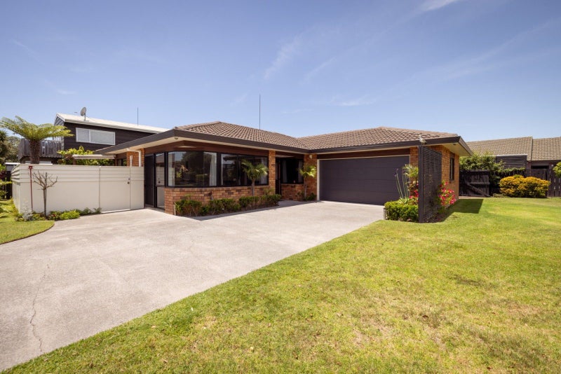 16 Pacific View Road, Papamoa Beach, Papamoa - Carousel 2