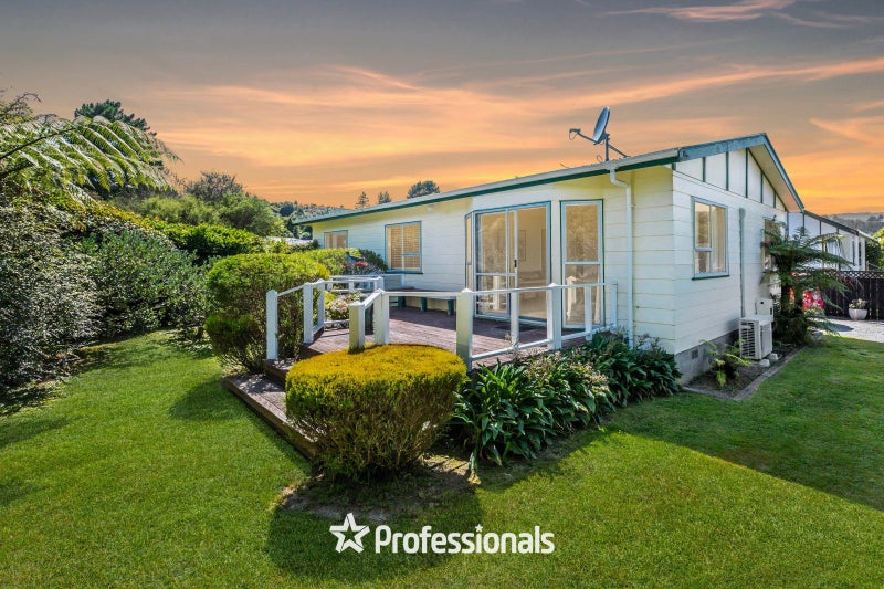 1 Gemstone Drive, Birchville, Upper Hutt, Wellington - Carousel 1