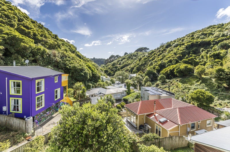 114 Holloway Road, Aro Valley, Wellington - Carousel 2