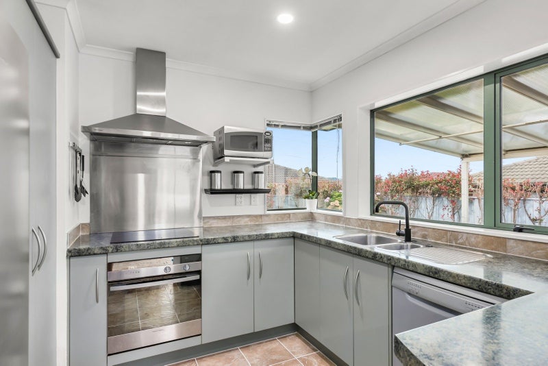 12 Percy Kinsman Crescent, Riverstone Terraces, Upper Hutt - Carousel 2