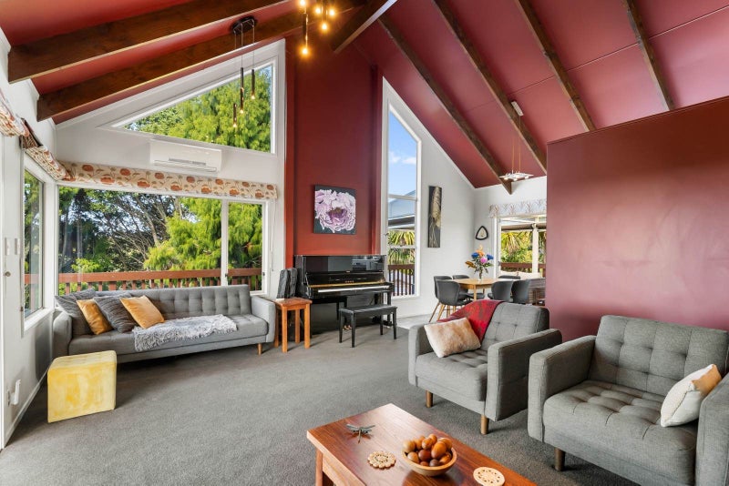 14 Longfellow Parade, Glen Eden, Auckland - Carousel 2