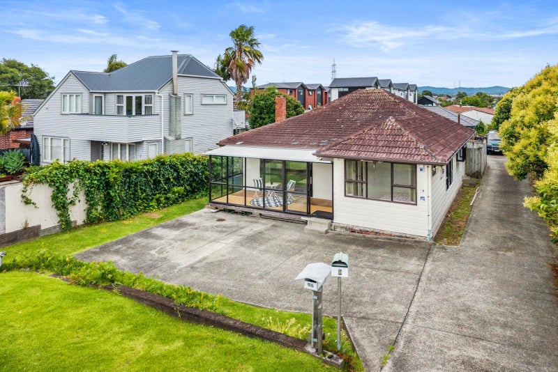 9 Tatau Way, Te Atatu Peninsula, Auckland - Carousel 1
