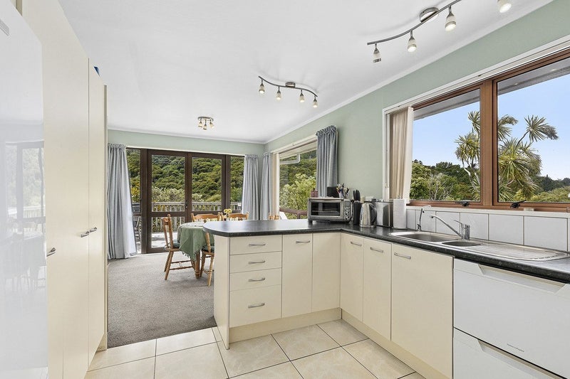 10 Capstan Lane, Whitby, Porirua - Carousel 2