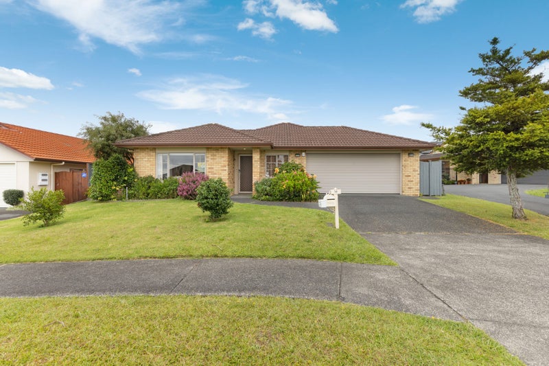 33 Richfield Crescent, Westgate, Auckland - Carousel 25