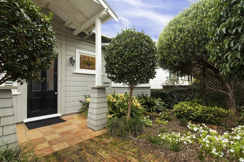 12 Hastings Parade, Devonport, Auckland - Carousel 1