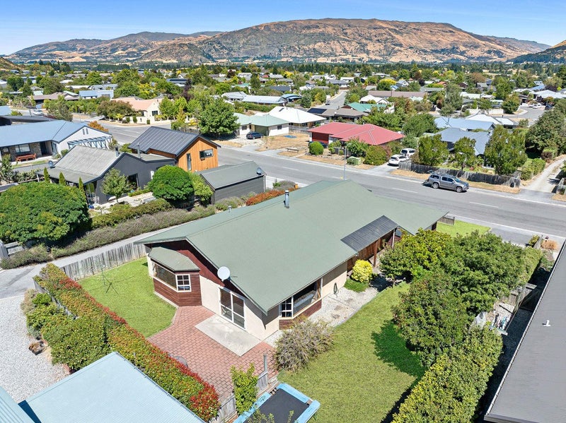 130 Mount Iron Drive, Wanaka - Carousel 1