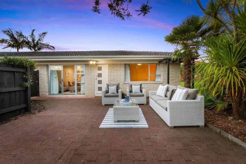 2/34 Ballater Place, Highland Park, Auckland - Carousel 1