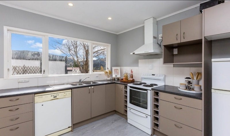 15 Holborn Drive, Stokes Valley, Lower Hutt, Wellington - Carousel 2