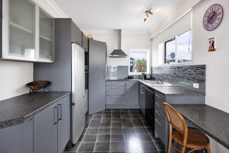 4/9 Hine Street, New Plymouth - Carousel 2