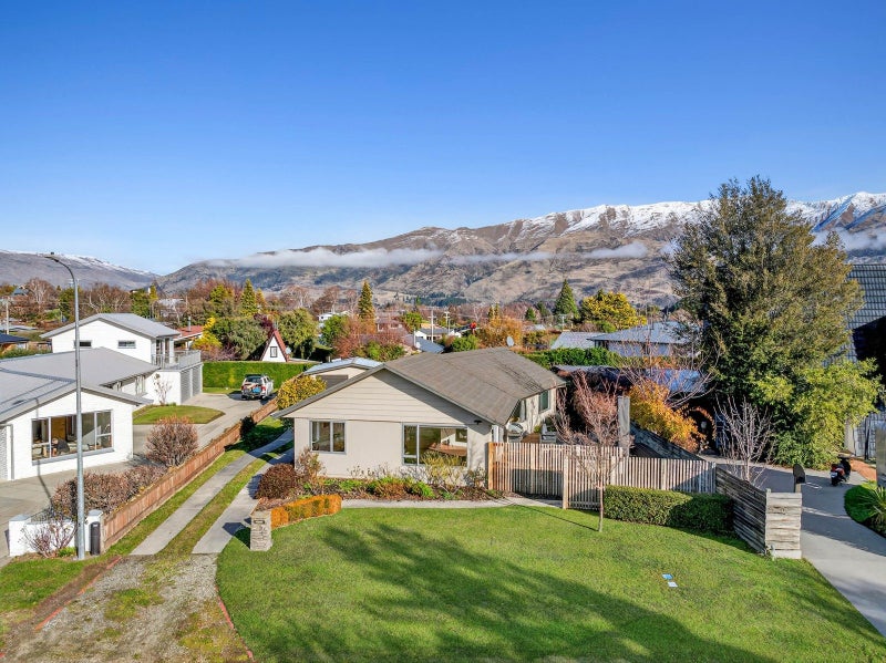 29 Hunter Crescent, Wanaka - Carousel 2