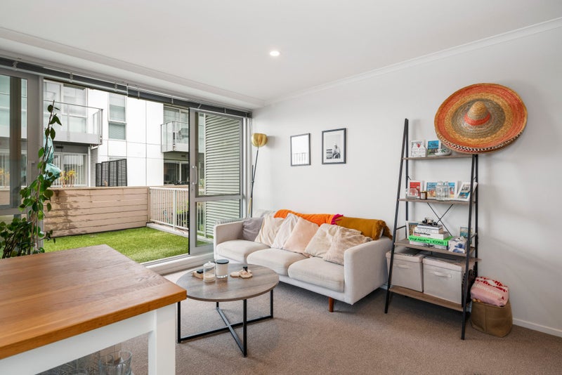 2N/21 Virginia Avenue East, Eden Terrace, Auckland - Carousel 1