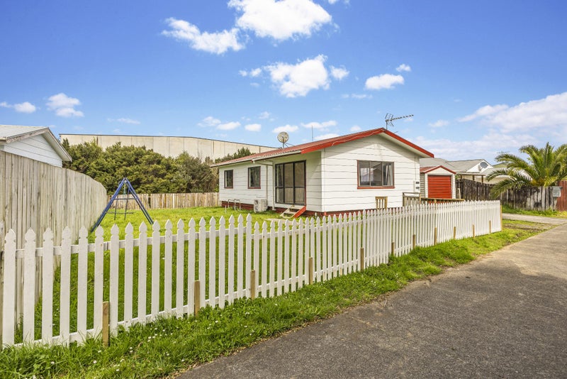 2/18 Eulogy Place, Randwick Park, Auckland - Carousel 1
