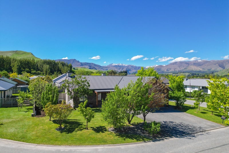 4 Manorburn Place, Lake Hayes, Queenstown - Carousel 2