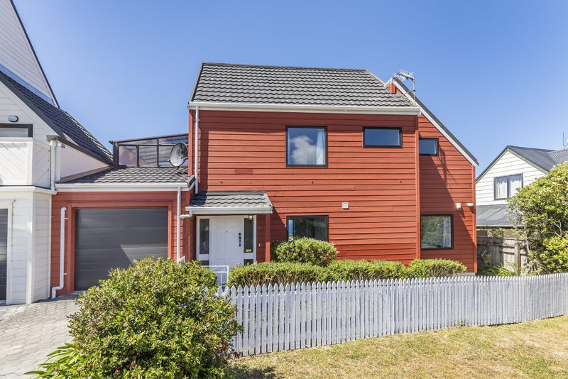 54 Frobisher Street, Island Bay, Wellington - Carousel 1
