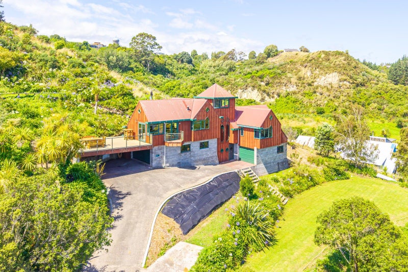 8 Wairere Road, Bastia Hill, Whanganui - Carousel 1