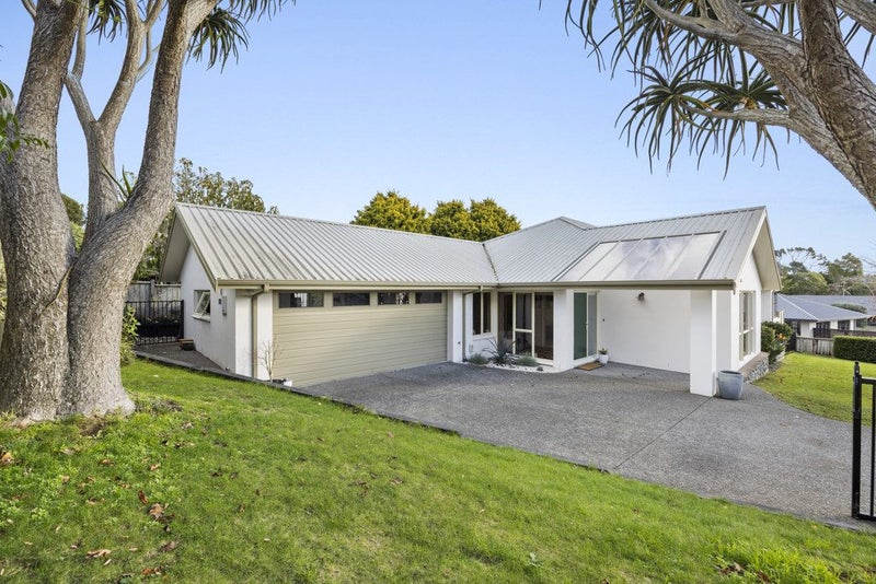 1 Orlando Close, Frankleigh Park, New Plymouth - Carousel 1