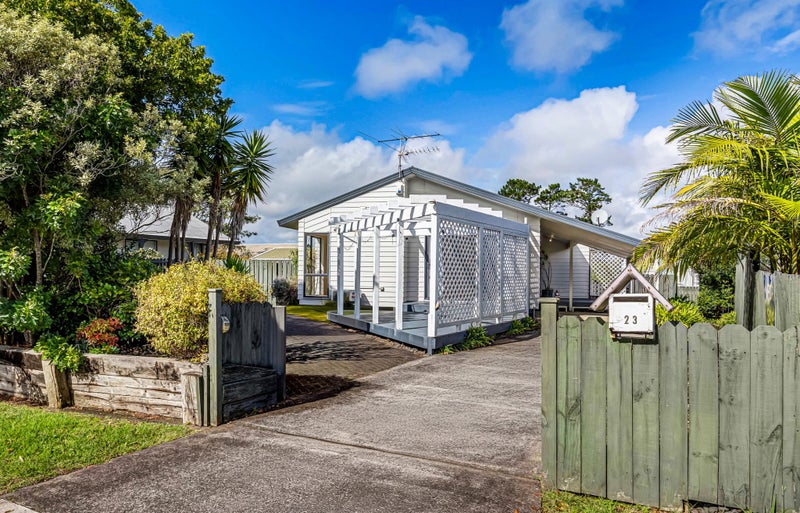 23 Gosford Drive, Botany Downs, Auckland - Carousel 1