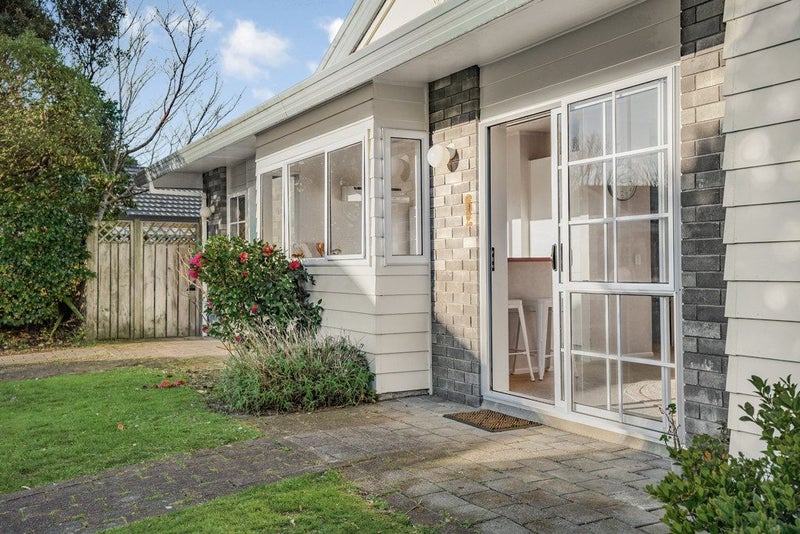 11/169 Whites Line East, Waiwhetū, Lower Hutt - Carousel 2